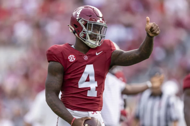 Alabama starts QB Jalen Milroe against Middle Tennessee after 3-man battle