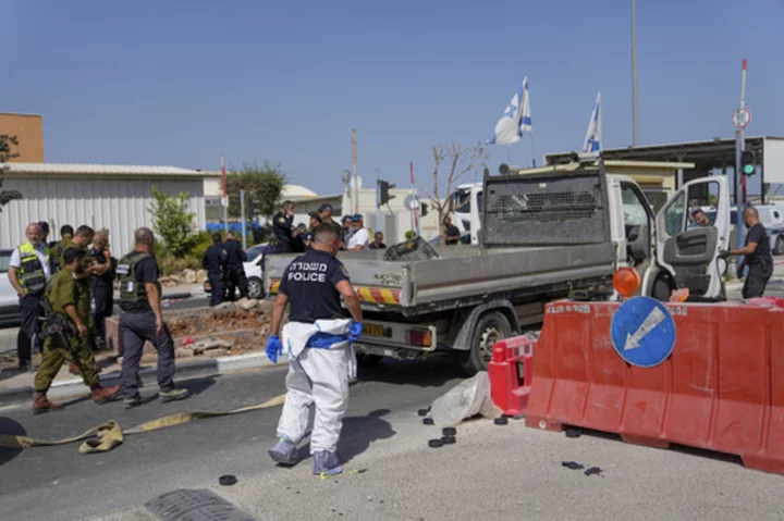 Palestinian kills 1 after ramming truck into soldiers at West Bank checkpoint and is fatally shot