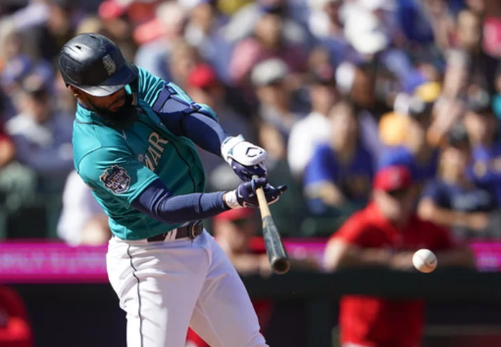 Julio Rodríguez scores the game-winning run after being walked as Mariners beat Angels 3-2