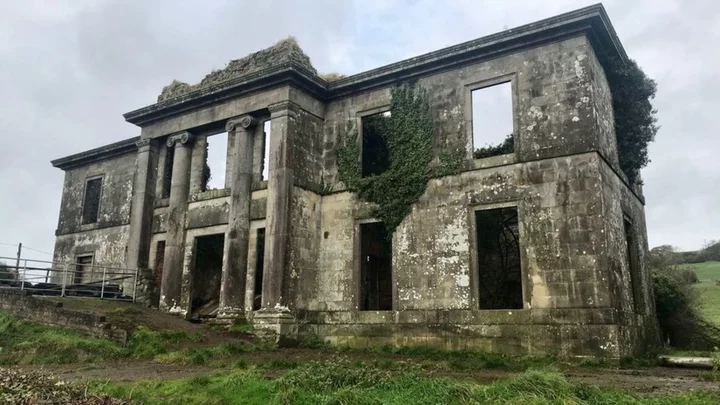 Ireland's Land Acts and the decline of the 'Big House'