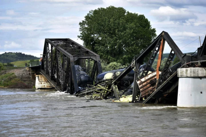 Freight train carrying hot asphalt, molten sulfur plunges into the Yellowstone River as bridge fails