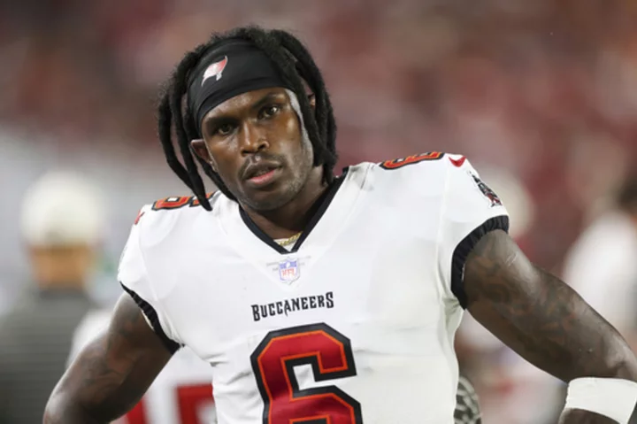 Eagles sign wide receiver Julio Jones to add veteran depth to receiving corps