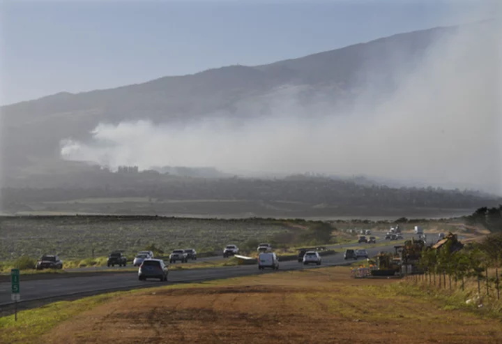 Hawaii wildfires burn homes, prompt evacuations while strong winds hamper fire crews