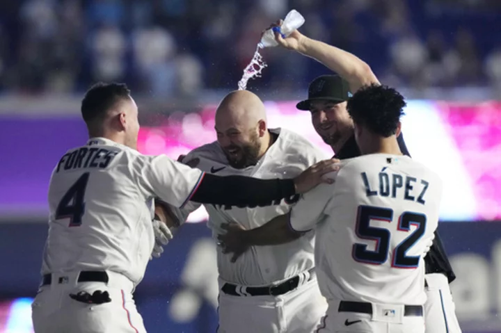 Jake Burger's walk-off single completes 5-run rally in ninth, Marlins top struggling Yankees