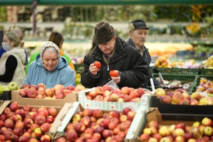 Russian consumers feel themselves in a tight spot as high inflation persists