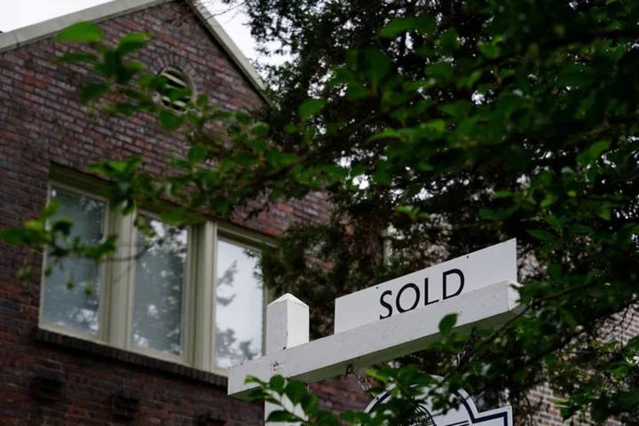 U.S. Justice Dept, realtors argue over probe into fees, listings