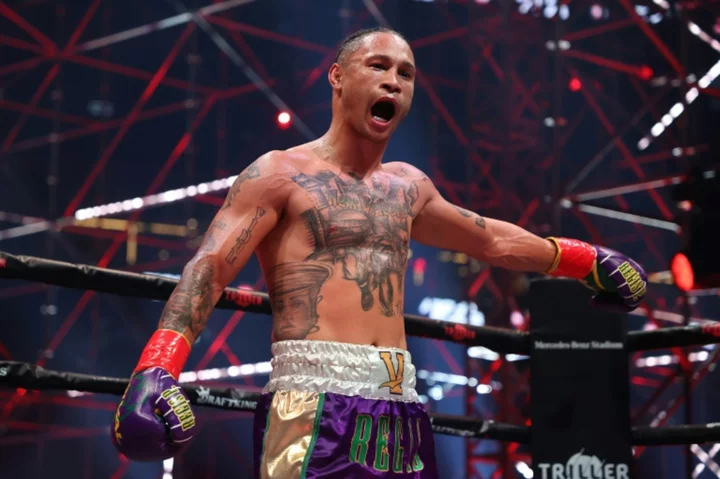 Prograis defeats Zorrilla to keep world light-welterweight title