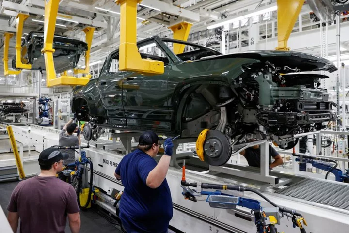 US manufacturing mired in weakness; factory employment declines