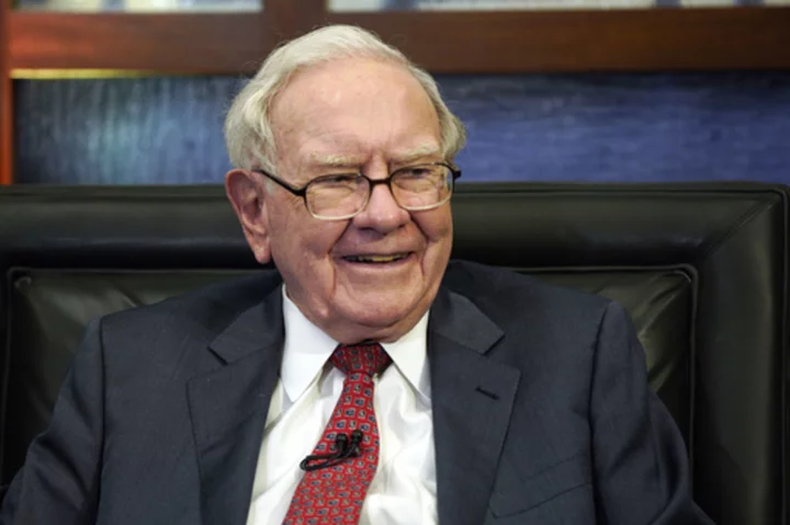 Warren Buffett's firm buys more Occidental Petroleum and now owns more than 25% of the oil producer