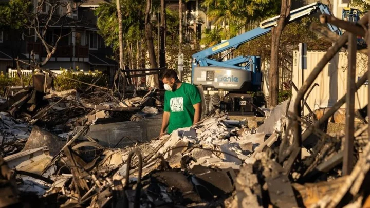 Hawaii wildfires: Crews may find 10 to 20 wildfire victims a day - governor