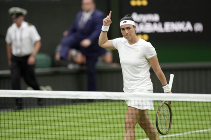 Ons Jabeur and Marketa Vondrousova start the Wimbledon women's final