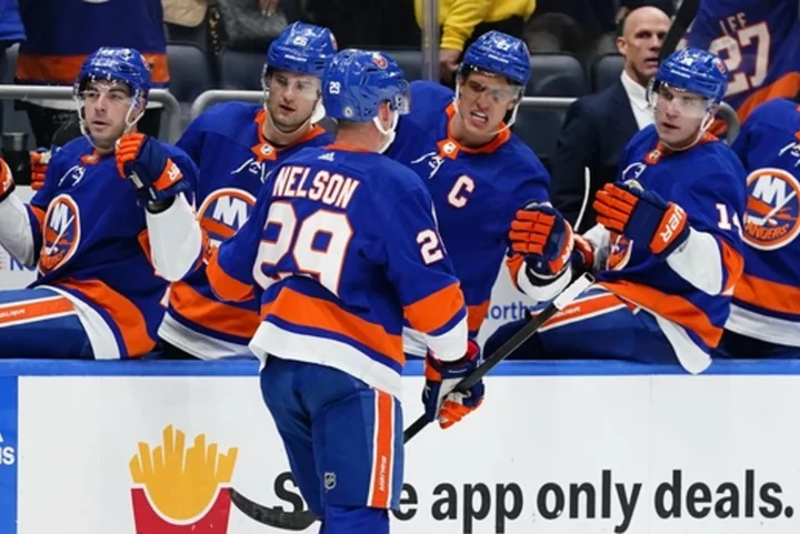 Nelson scores twice as Islanders edge Flyers 3-2