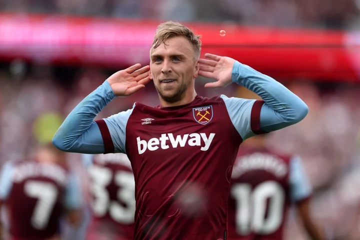 West Ham too strong for sorry Sheffield United as Bowen and Soucek set up win