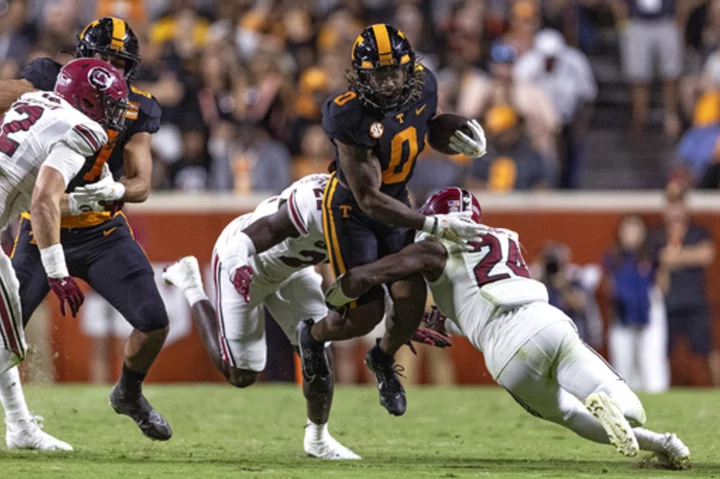 Milton, sack-happy defense lead No. 21 Tennessee to 41-20 revenge victory over South Carolina