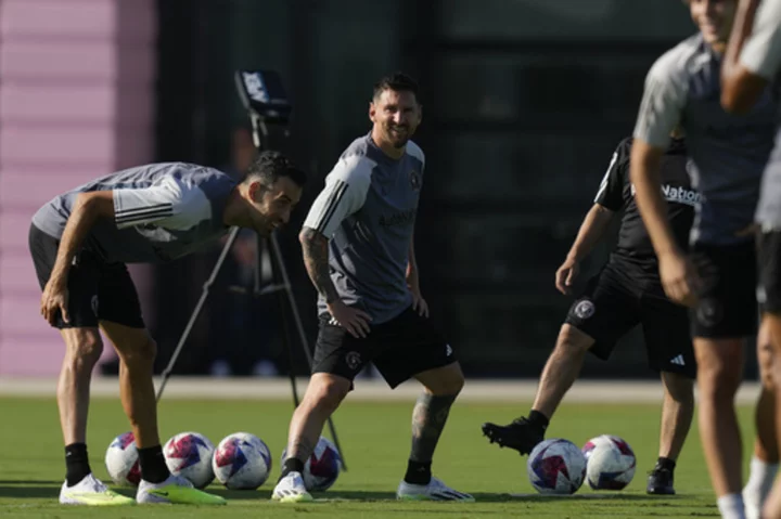 Lionel Messi takes to the practice field for 1st time since signing with Inter Miami