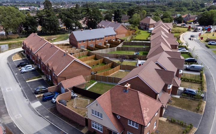 UK House Prices Fall for a Fourth Straight Month, Halifax Says