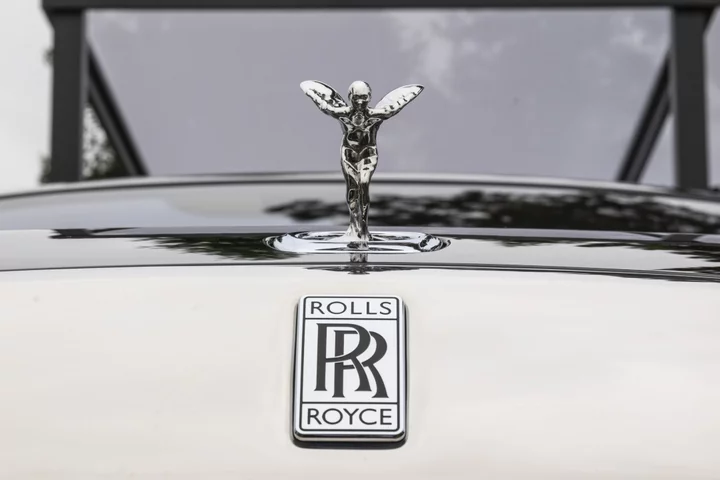 Rolls-Royce to Cut 2,500 Jobs as CEO Extends Efficiency Drive