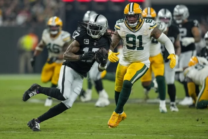 Raiders WR Davante Adams says he's not getting enough passes thrown at him