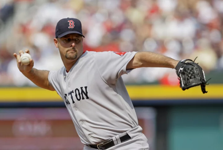 Tim Wakefield, who revived his career and Red Sox trophy case with knuckleball, has died at 57