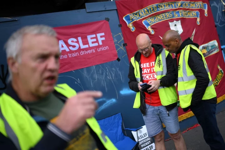 British train drivers set to continue pay strike