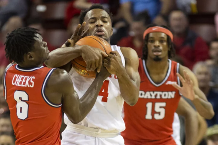 Cryer, Shead lead No. 6 Houston to Charleston title with 69-55 victory over Dayton