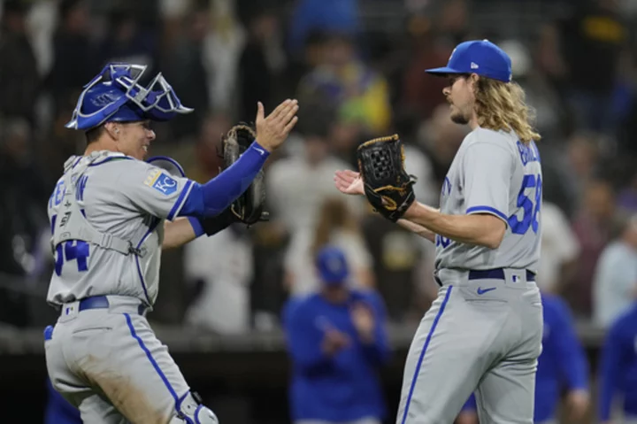 Perez has 2-run double in Kansas City's 5-run 2nd, Royals beat Padres 5-4