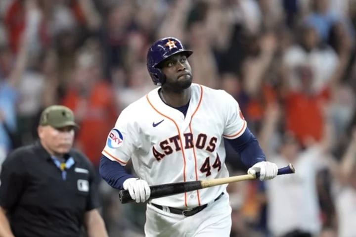 Alvarez's 8th-inning blast lifts Astros over Athletics 3-2