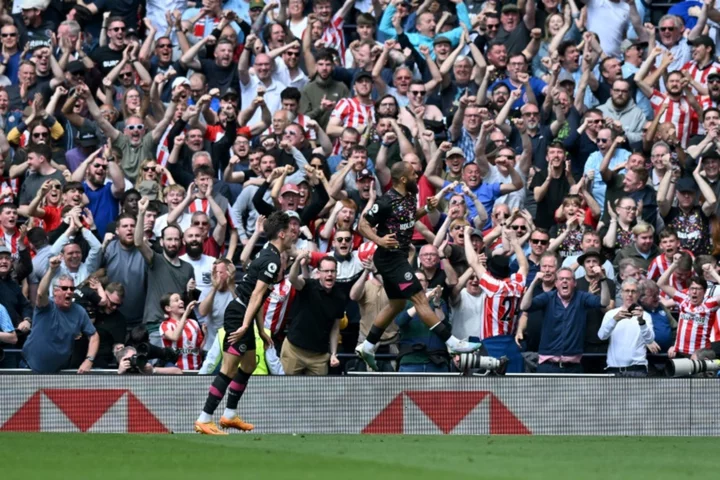 Troubled Spurs beaten by Brentford, Arsenal try to delay City title party