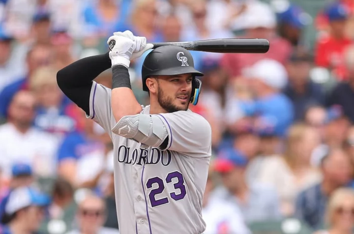 Cubs: Watch Kris Bryant get emotional after standing ovation in Wrigley Field return