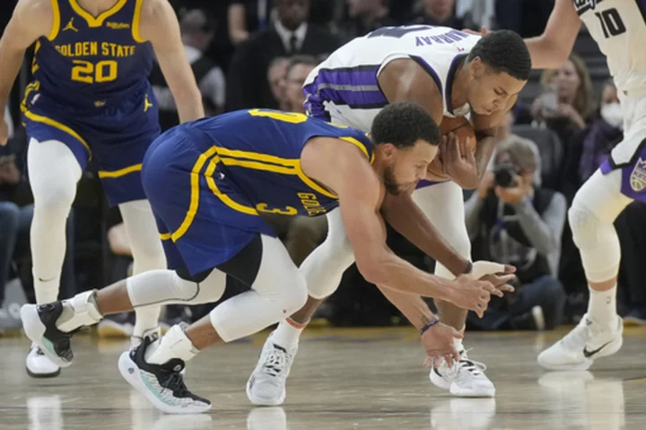 Splash Brothers Curry, Thompson send Warriors past Kings, 102-101