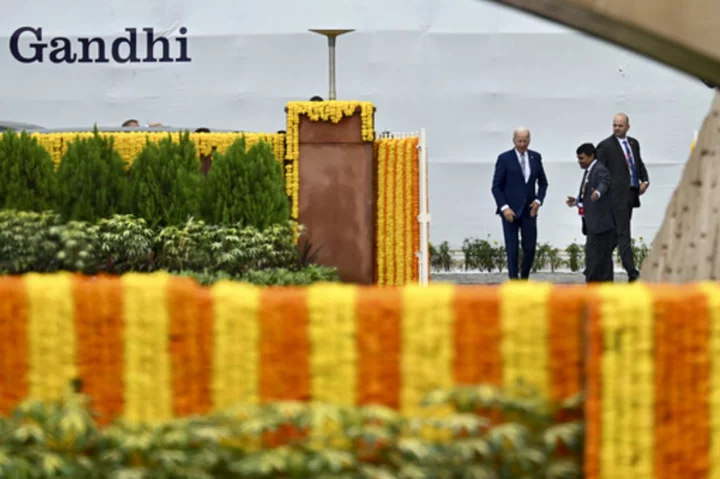 G20 leaders pay their respects at a Gandhi memorial on the final day of the summit in India