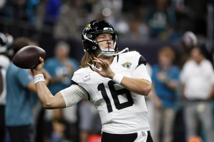 Jaguars QB Trevor Lawrence starts against the Saints despite his knee sprain