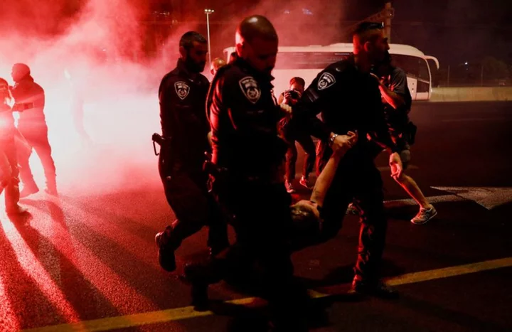 Tel Aviv police chief quits, citing government meddling against protesters