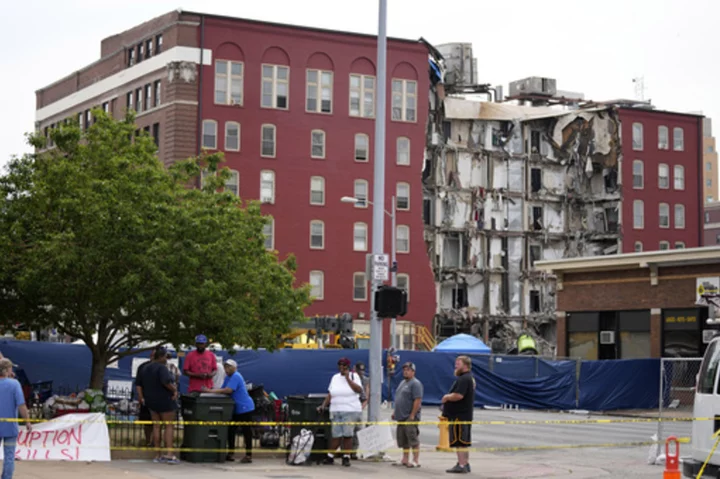 Crews begin demolishing remains of collapsed Iowa building