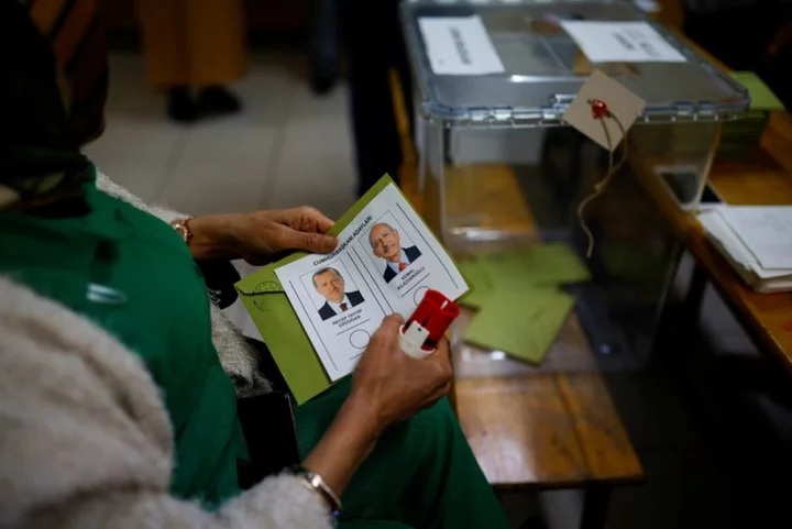 Turkey votes in runoff election, Erdogan positioned to extend rule