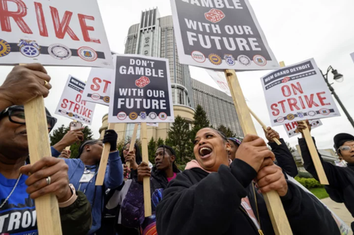 Unions, Detroit casinos reach deal that could end strike