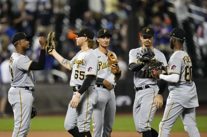 Delay's 2-run double in 6-run 7th sparks Pirates over Mets 7-4