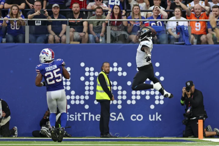 Travis Etienne, Jaguars go 2-0 in London, beat listless Bills 25-20