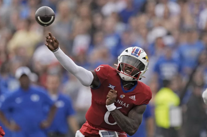 No. 24 Kansas quarterback Jalon Daniels misses start against No. 3 Texas with back tightness