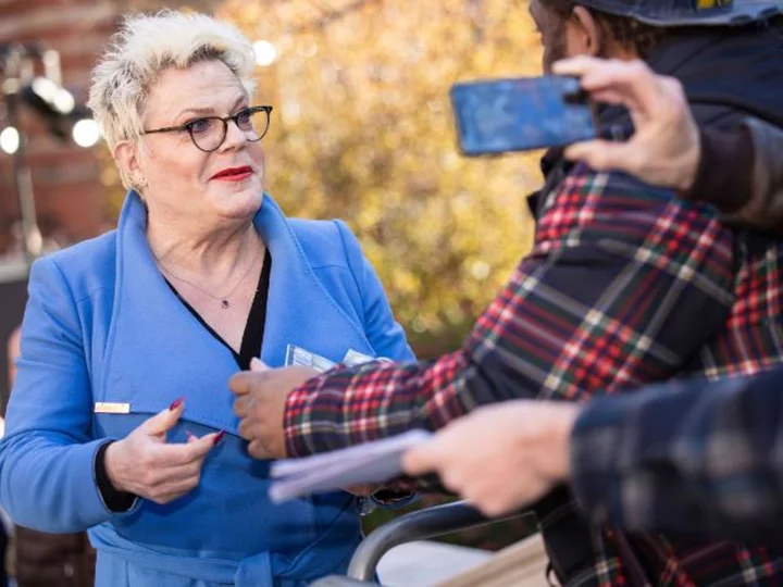 Comedian and activist Eddie Izzard is planning to stand for UK parliament