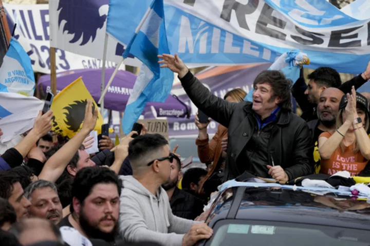 Tucker Carlson erupts into Argentina's presidential campaign with Javier Milei interview