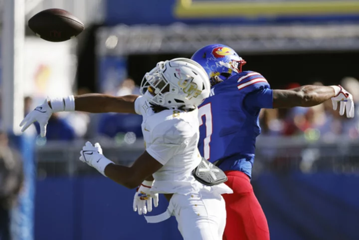 Neal, Hishaw showcase Kansas run game, Jayhawks run over UCF, 51-22