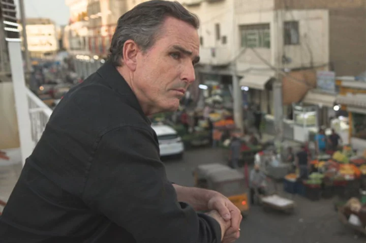 Bob Woodruff returns to Iraq roadside where bomb nearly killed him 17 years ago