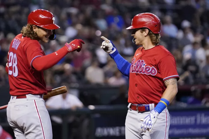 Phillies above .500 for first time since May 13, beat Diamondbacks 5-4