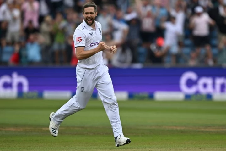 Woakes calls on England to summon spirit of 2019 in Headingley run chase