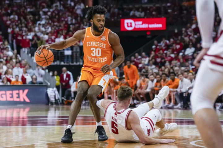 Dalton Knecht scores 24 points to lead No. 9 Tennessee to 80-70 victory at Wisconsin